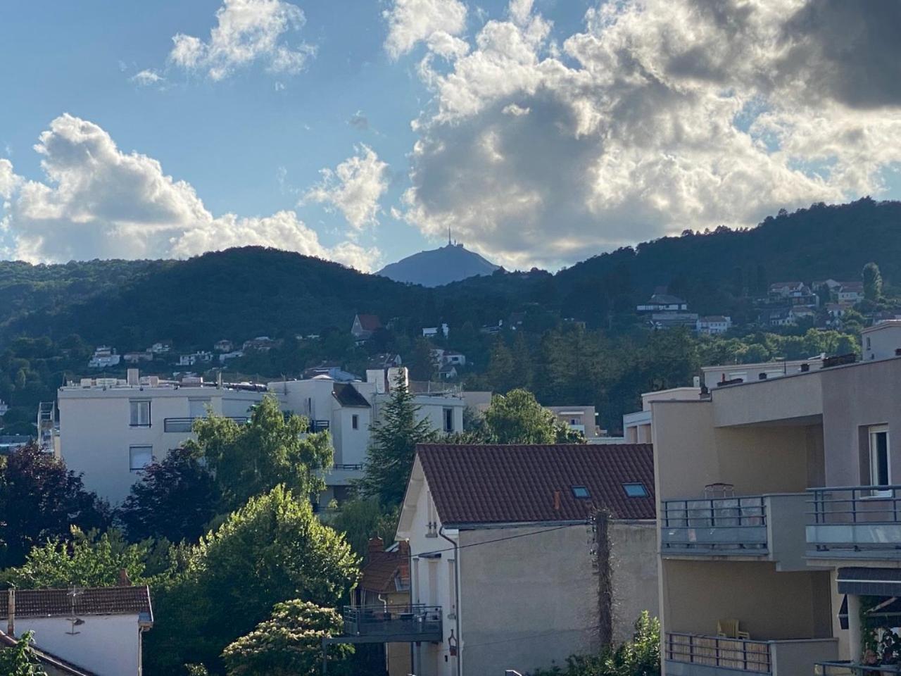 T2 Avec Parking, Loggia, Vue Puy De Dome Apartment *